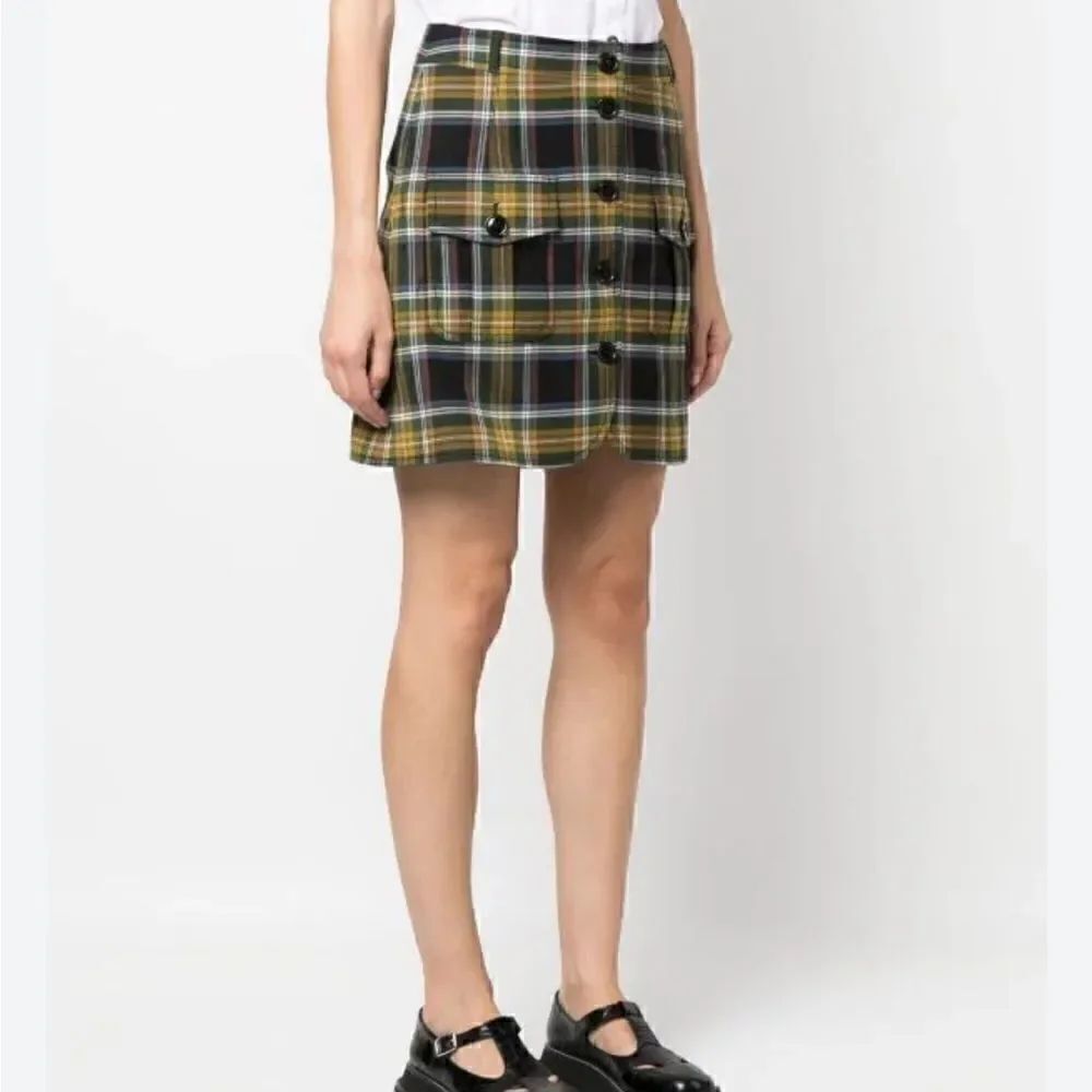 Almost Famous plaid pattern skirt with pockets - Picture 1 of 5